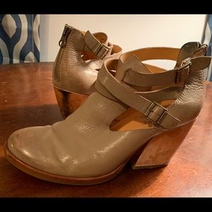 Kork Ease tan booties
